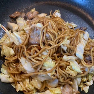 豚バラ肉と春キャベツのソース焼きそば